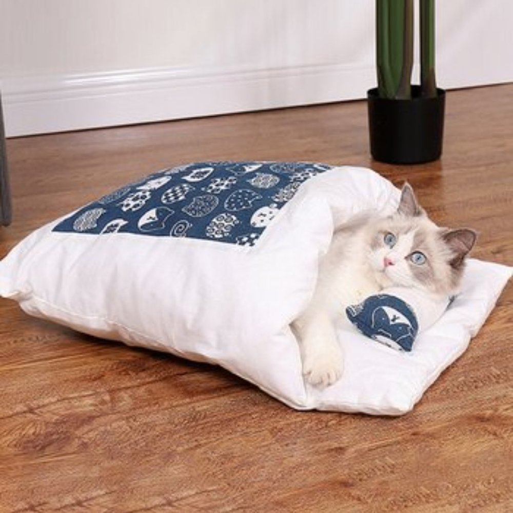 Royal Wise Kitty Faces Pocket Nest Pet Bed